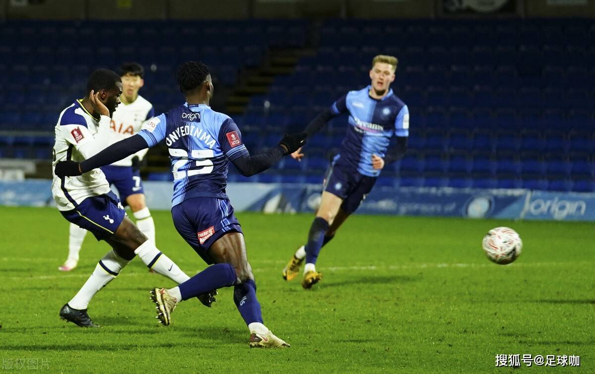 托特纳姆训练开放日；赛后战术微调引欢呼；足总杯在即；医务组通报恢复