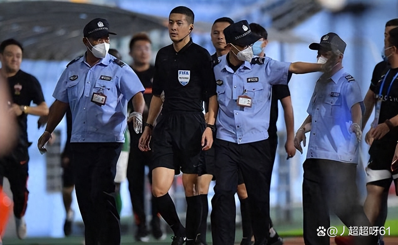 风云突变深圳男篮集结日止住颓势，欧篮联版图或变，球迷炸锅，阵容厚度经受考验