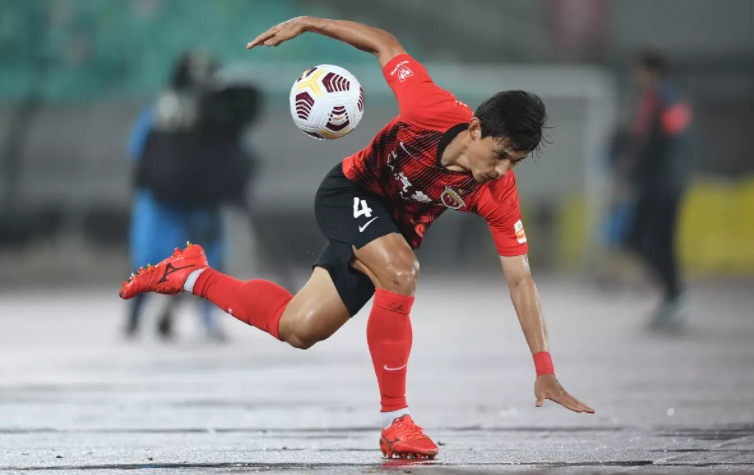 荷甲倒计时，上海海港清晨队长鼓劲，细节引发关注，话题不断，团队化学反应显著(上海海港对中岸水手最新消息)