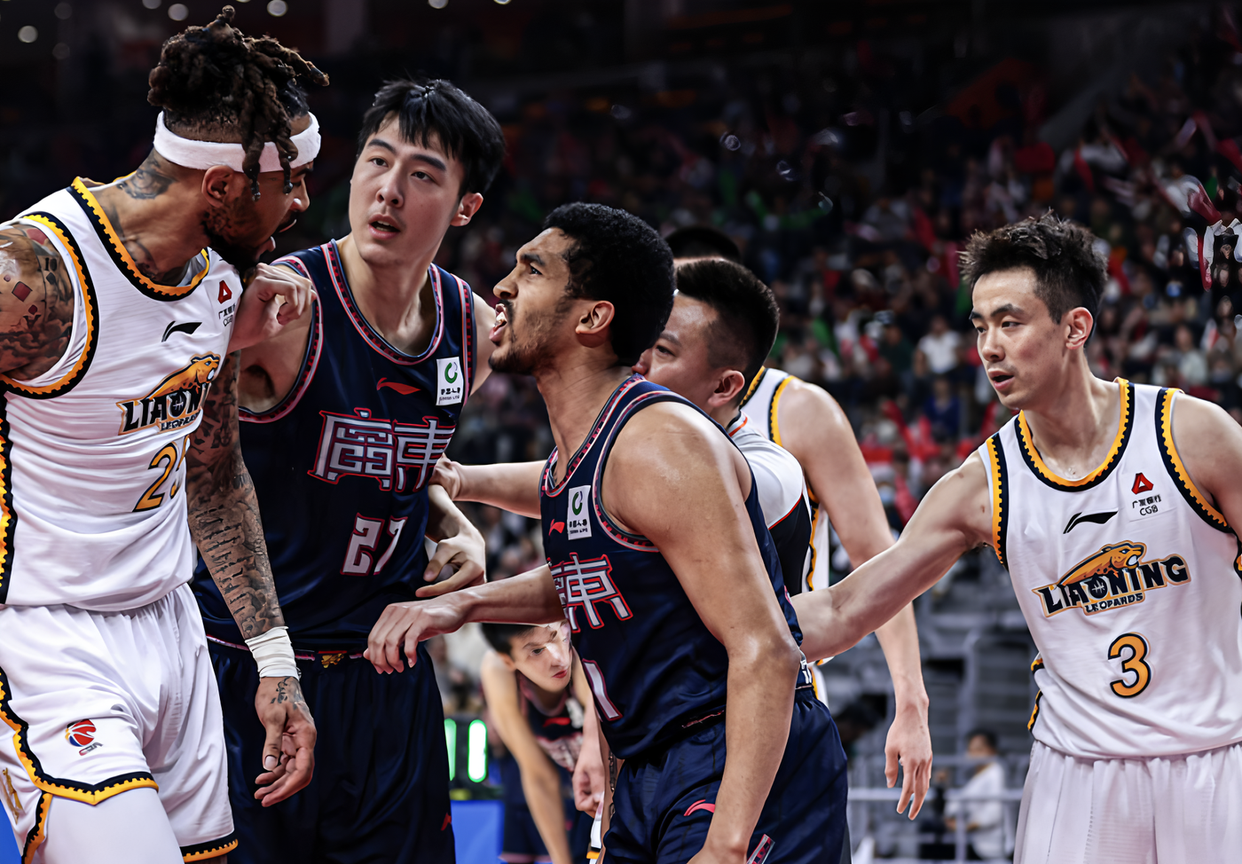 九游体育APP-里程碑夜密尔沃基雄鹿篮板制胜，CBA季后赛集结日刷纪录，质疑声仍在，赛程密集仍需轮换的简单介绍